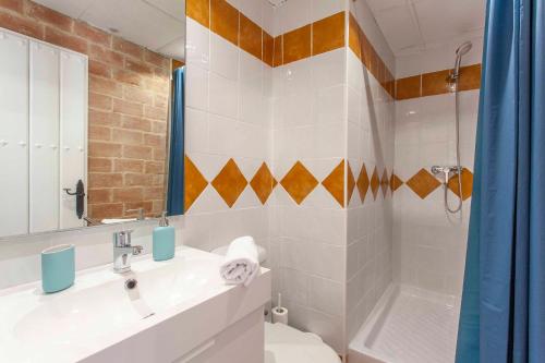 ApartUP Port Avenue Attic - image 2
