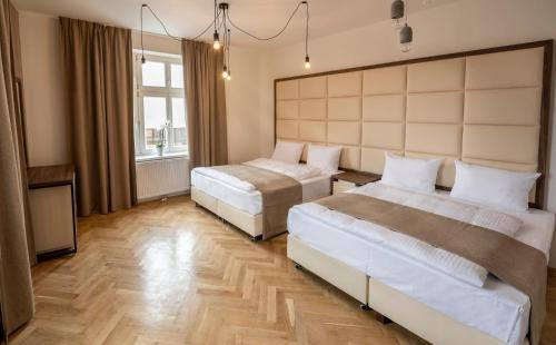 Letna Garden Suites - image 5