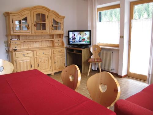Three-Bedroom Apartment with Balcony