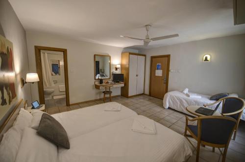Triple Room image 2