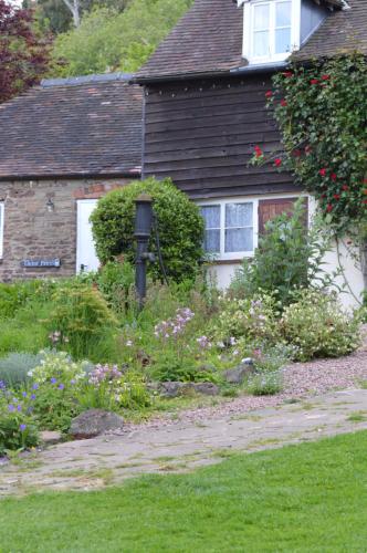 Whitewells Farm Cottages - image 12