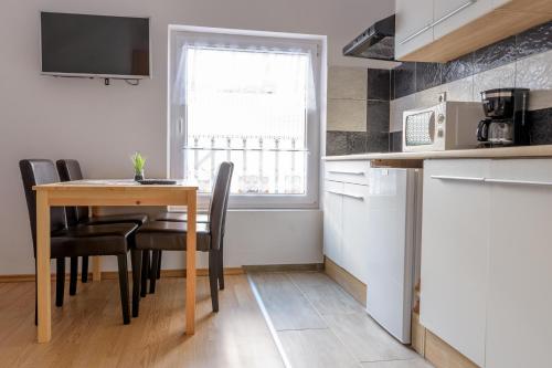 مطبخ, Apartmaji SLATENIK in بوفيك