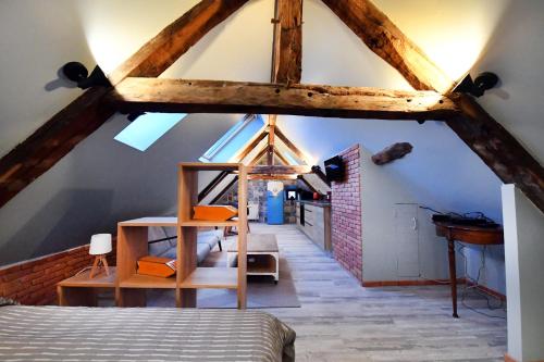 LOFT SOUS LES COMBLES - LOFT UNDER THE RAFTER