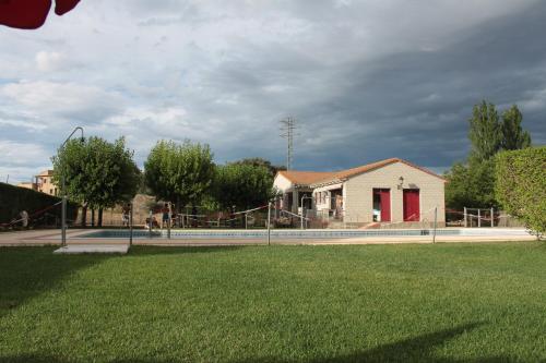 สระว่ายน้ำ, DELICIAS in พีรินีโออราโกเนส