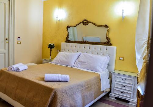 Standard Double Room image 5