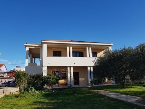  Family apartment Mira, Pension in Biograd na Moru