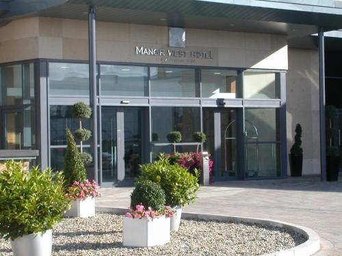 Manor West Hotel & Leisure Club - image 3
