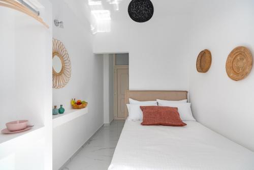 Double Room with Balcony and Sea View image 9