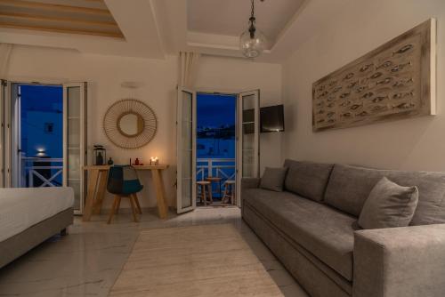 Suite with Hot Tub image 2