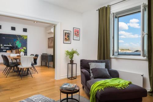 

Apartment 54