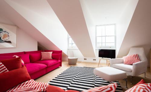 The Lansdowne Crescent - Bright 3bdr Top Floor Apartment In Notting Hill, , London