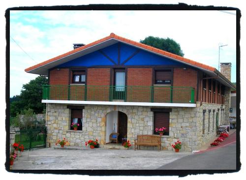  Alojamiento Rural ELORTATXU, Pension in Ergoyen bei Larrauri