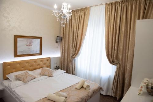 ANTIQUES & GOLD Boutique Hotel - image 12