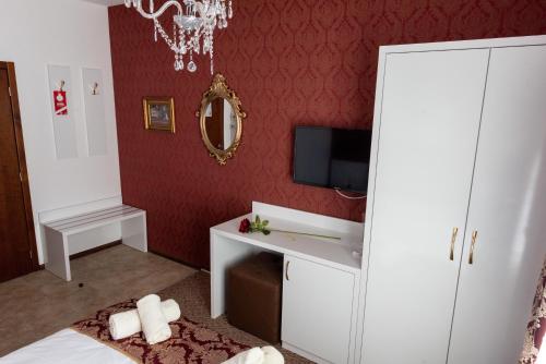 ANTIQUES & GOLD Boutique Hotel - image 11