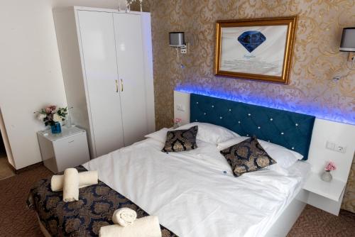 ANTIQUES & GOLD Boutique Hotel - image 10