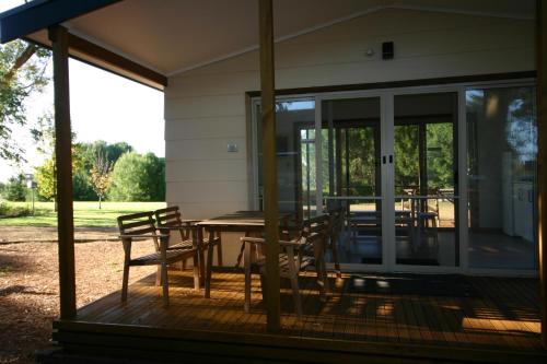 Konyha, Millicent Hillview Caravan Park in Millicent