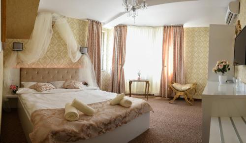 ANTIQUES & GOLD Boutique Hotel - image 3