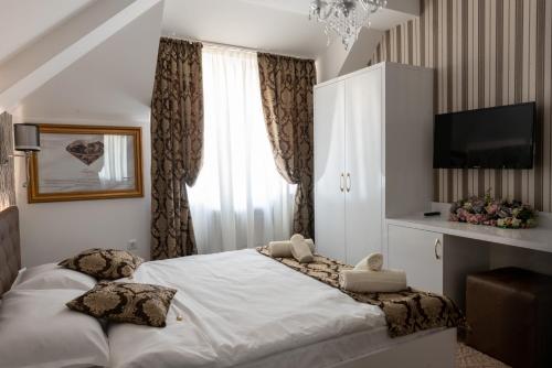 ANTIQUES & GOLD Boutique Hotel - image 7