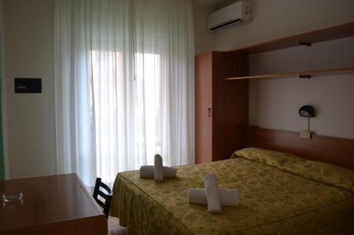 room detail thumbnail 2