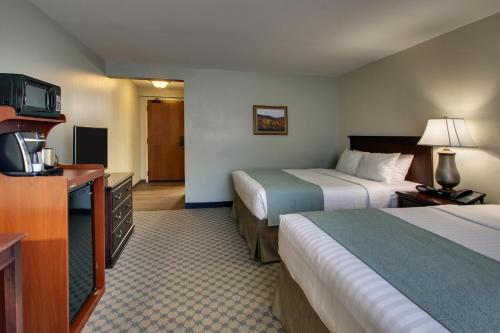 2 queen beds
