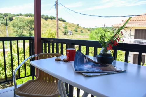  Comfy green studio/just 150m to the beach in 24006 Finikounda