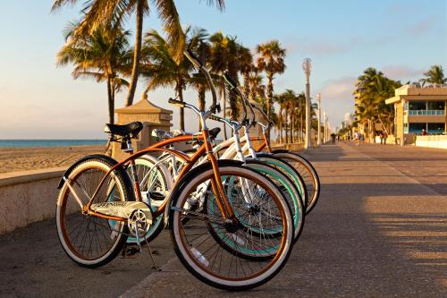 Riptide Oceanfront Hotel in Hollywood, USA