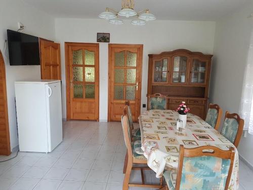 Gold Apartment - image 4