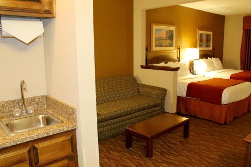 Auburn Place Hotel & Suites Paducah