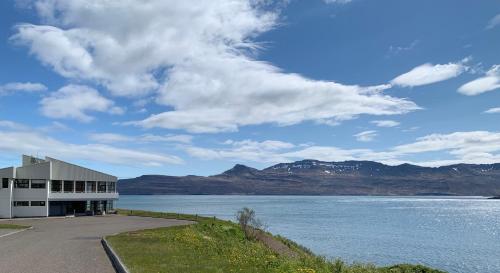 The Cliff Hotel - image 8