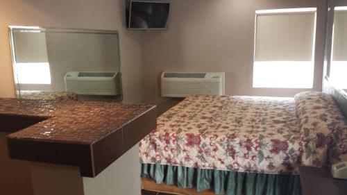 Royal Relax Inn in Fairmont City, USA