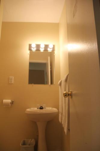 Niagara Inn & Suites