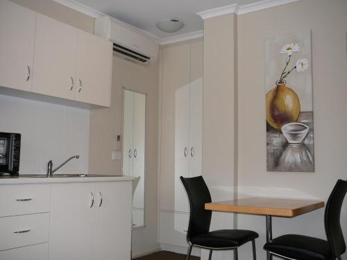 keuken, Murray River Motel in Swan Hill