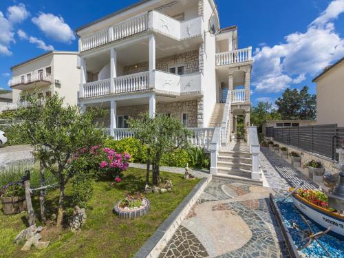  Apartments Theo, Unterkunft in Selce