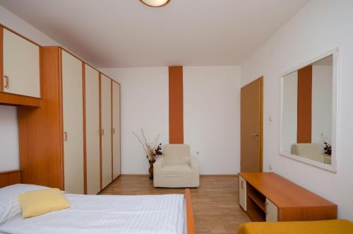 Apartments Mirjana - image 13