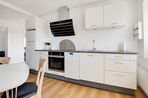 Kitchen, Hotel Litorina Appartements in Lokken