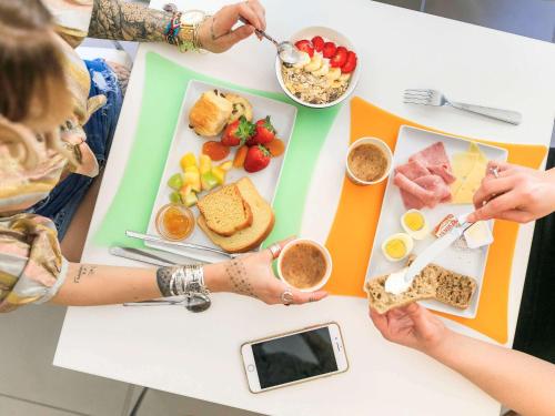 芒通城中心宜必思尚品酒店 芒通城中心宜必思尚品酒店