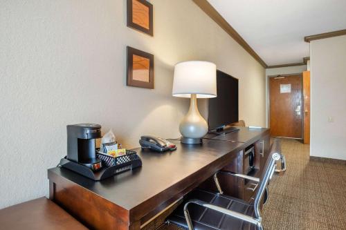 Comfort Inn Castro Valley - image 3