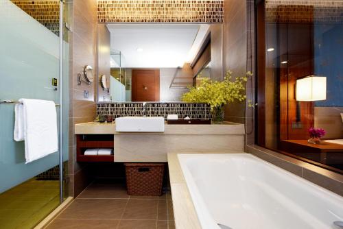 room detail thumbnail 2