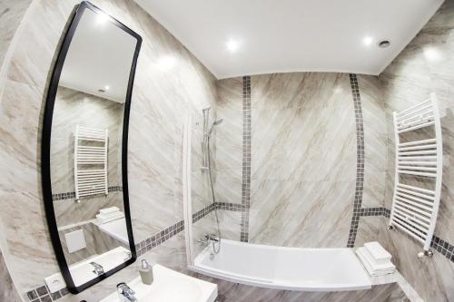 Absolute Center Luxury Apartment - image 8