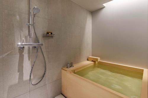 TSUKI Tokyo Room Type - Deluxe Twin Room with Hinoki Bath