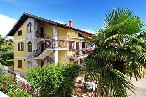 Apartments and Rooms Branka 1