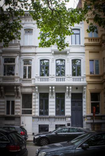 B in Antwerp - image 2