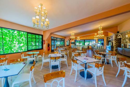 Philoxenia Hotel - image 3