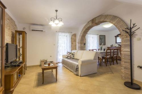 Holiday house Matija with a POOL in Svetvincenat