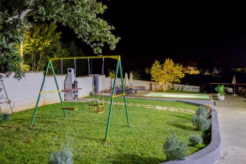  Charm holiday house with a nice POOL in Svetvinčenat