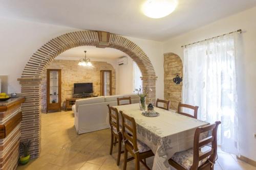 Holiday house Matija with a POOL in Svetvincenat
