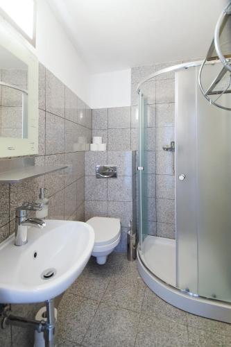 Modern Apartment Skolska 20 - image 11