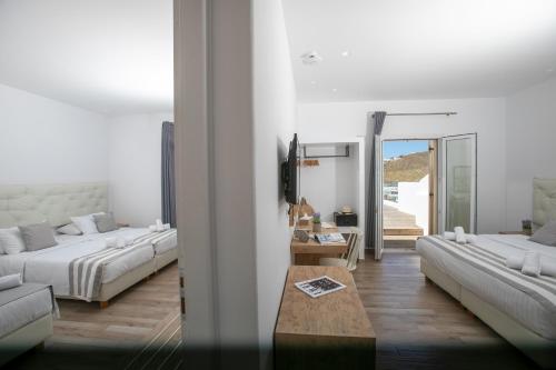 202530595 The George Hotel Mykonos