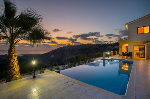 Villa Blue Jadeite, Peyia (photo 2)