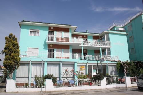 Two-Bedroom Apartment with Sea View (4 Adults)